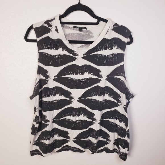 🛍CLOSING SALE🛍Truly Madly Deeply Lip Muscle Tee  - Picture 4 of 5